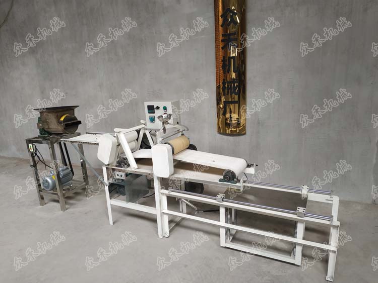 數(shù)控仿手工搟面皮機(jī)好用的搟面皮機(jī)多少錢一臺(tái)