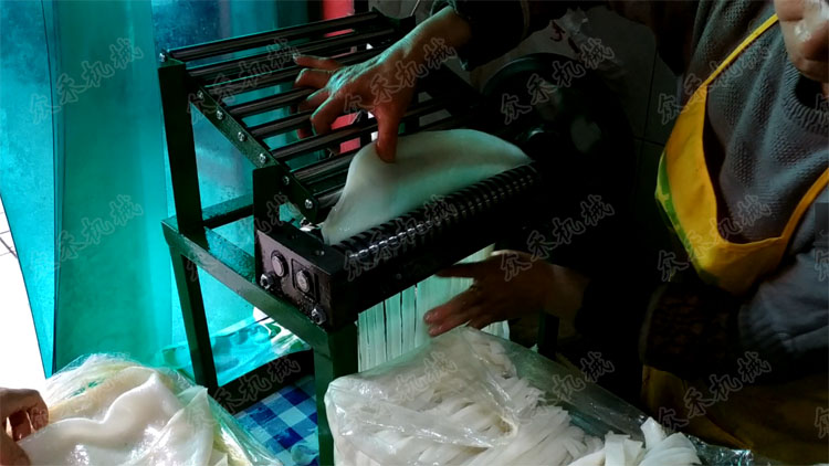 切面皮機視頻用戶加工現(xiàn)場