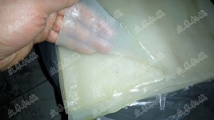 70型臥式搟面皮機(jī)視頻加工搟面皮方法