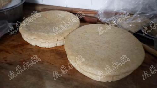 蒸好吃的面筋自制涼皮搟面皮面筋怎么做好吃