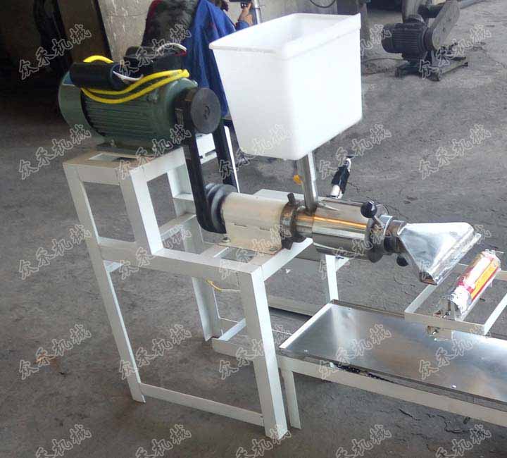 70型臥式搟面皮機(jī)折疊款廠家直銷